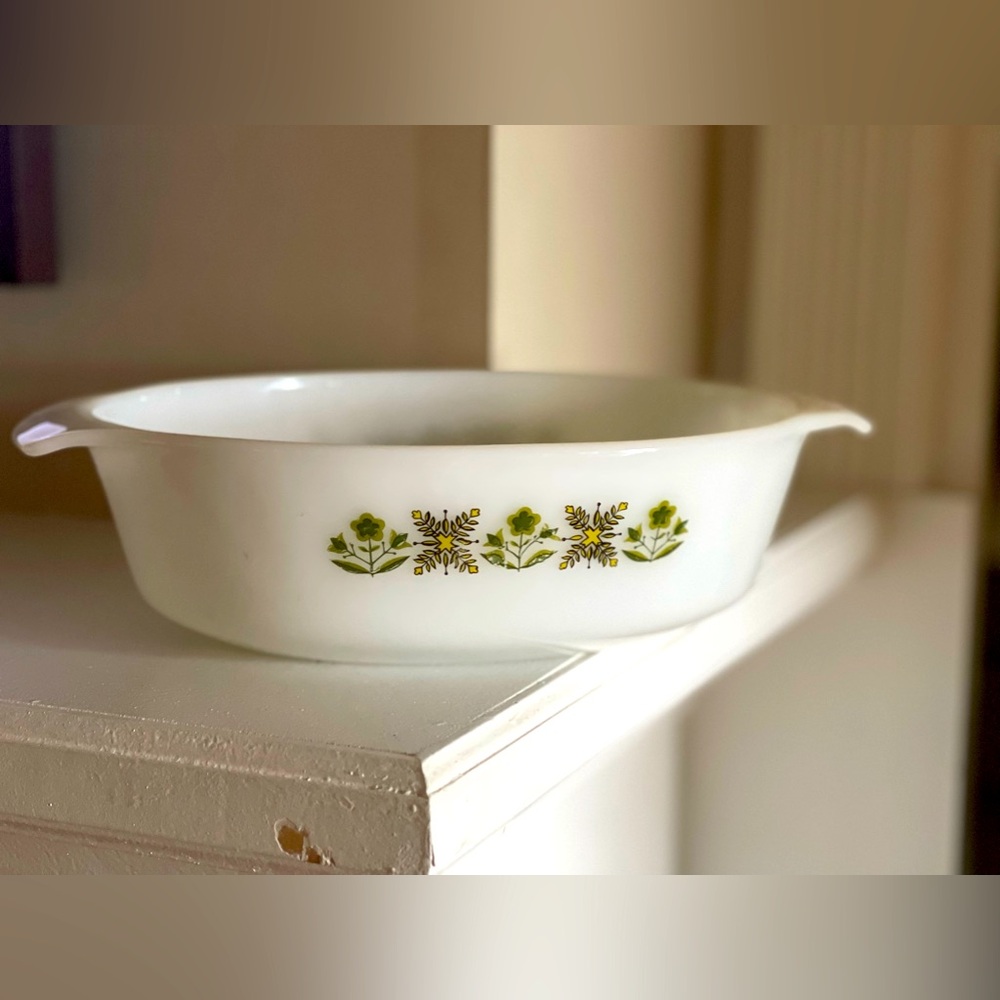 pyrex anchor hocking fire king abundant harvest milk glass 437 1.5 qt cass dish